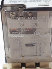 ALLEN BRADLEY 700-HB33Z24 SER E RELAY 11 Pin with Allen-Bradley 700-HN154 BASE