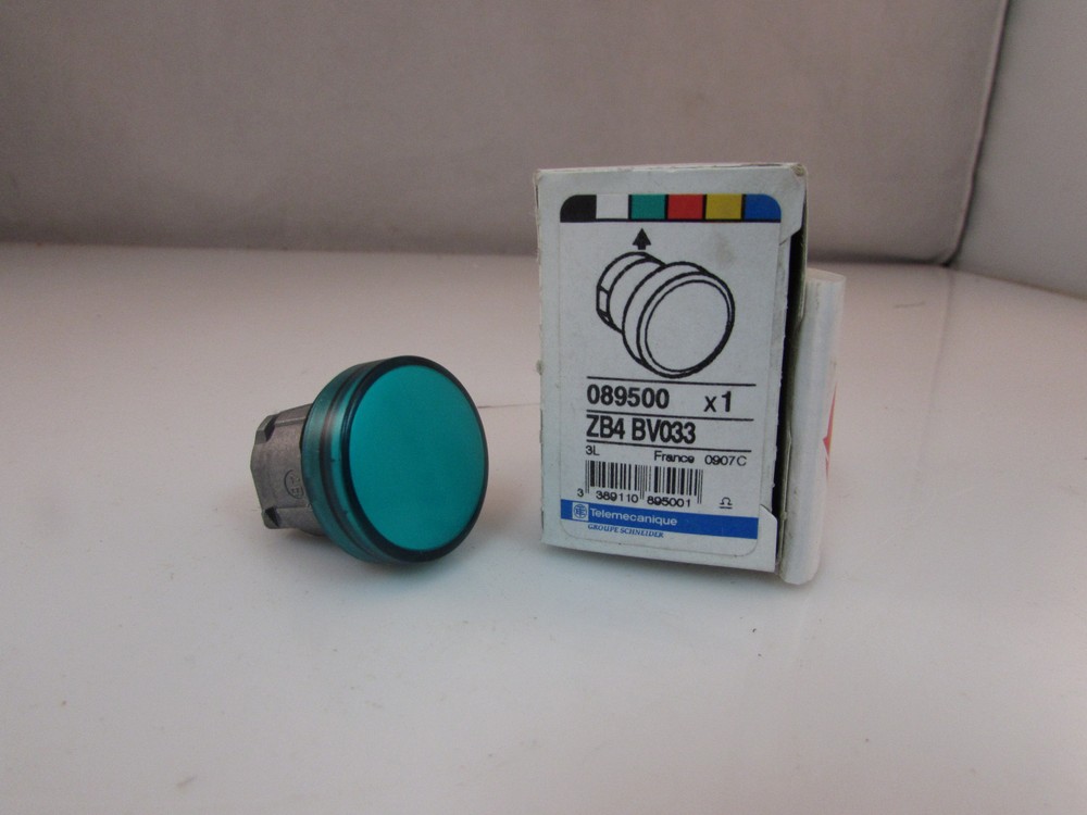 Telemecanique Schneider Electric ZB4BV033 Green Button ***NEW***