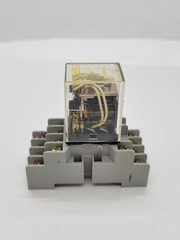 Square D RS14V20 Relay w Socket Base 5A 14 Pin 120V Coil Series C 8501