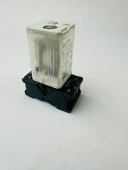 Allen-Bradley 700-HA32Z24 SER A Tube Base Relay with 700-HN100 Relay Socket