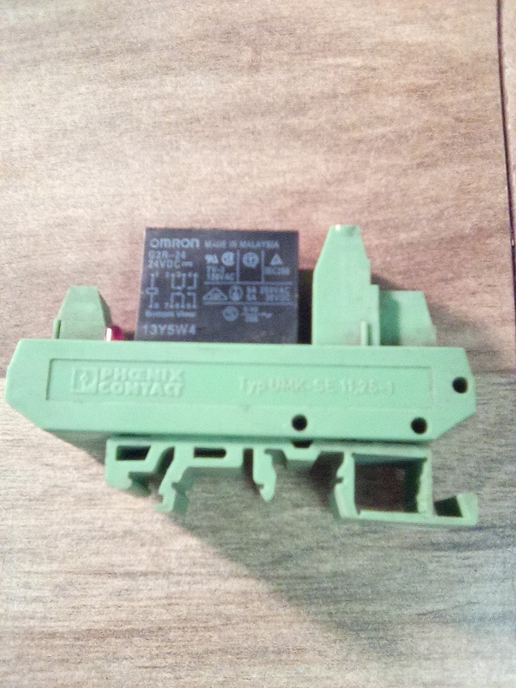 Phoenix Contact UMK-SE 11,25-1 W/ Omron 62R-24 Relay