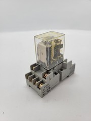 Square D RS14V20 Relay w Socket Base 5A 14 Pin 120V Coil Series C 8501