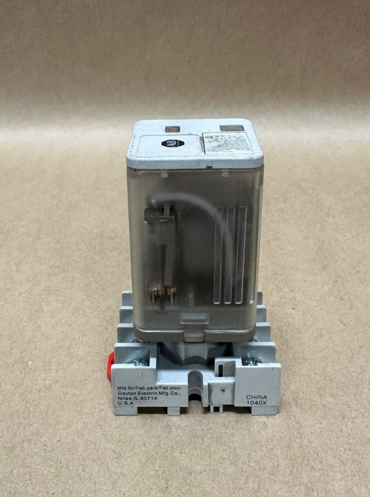 Allen Bradley 700-HA32A1 Tube Base Relay w/ Dayton 5X852N Relay Socket