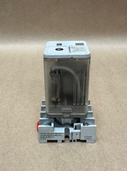 Allen Bradley 700-HA32A1 Tube Base Relay w/ Dayton 5X852N Relay Socket